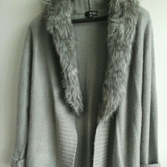 a.n.a Sweaters - A.N.A. SHELL WITH FAUX FUR CILLAR